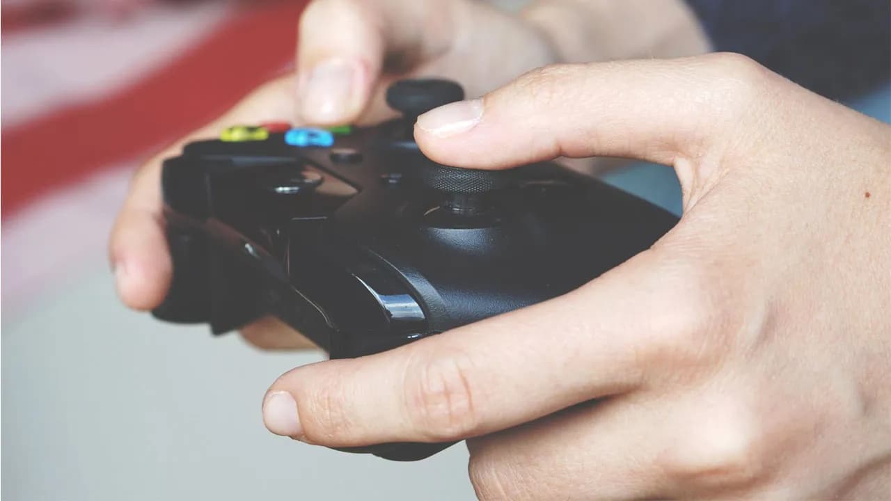 Jak podłączyć kontroler Xbox One do PC? Poradnik krok po kroku